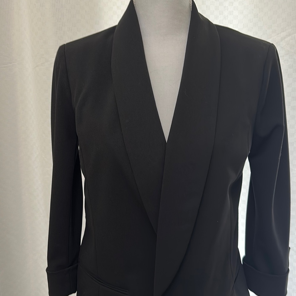 Beautiful! Excellent Condition! - image 1